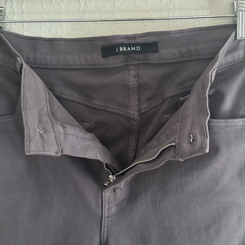 J BRAND Alana High Rise Crop Skinny Jeans Light Coated Waxed Chrome Grey Size 32 - Picture 8 of 14